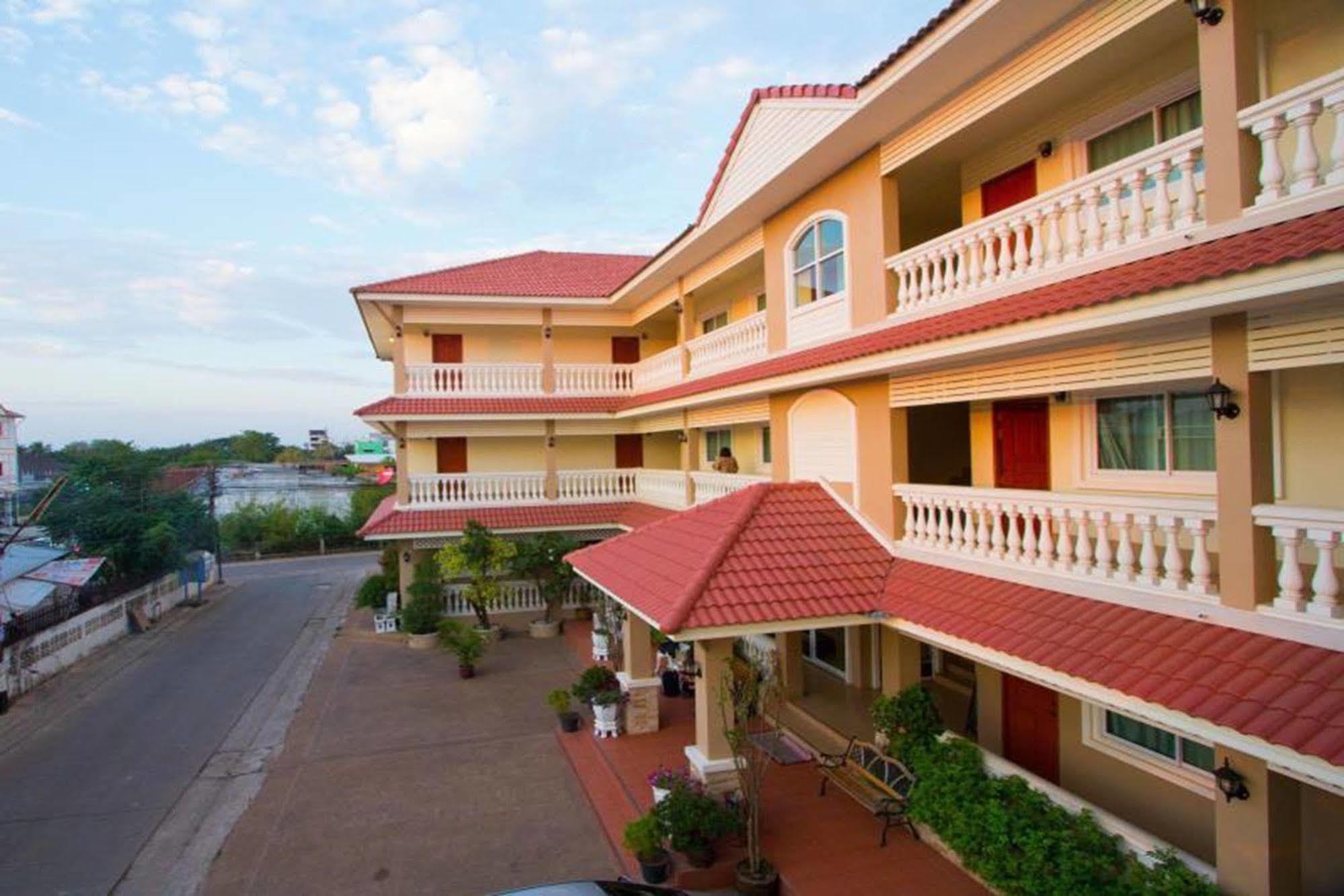 Nuntiya Terrace Hotel Udon Thani Exterior photo